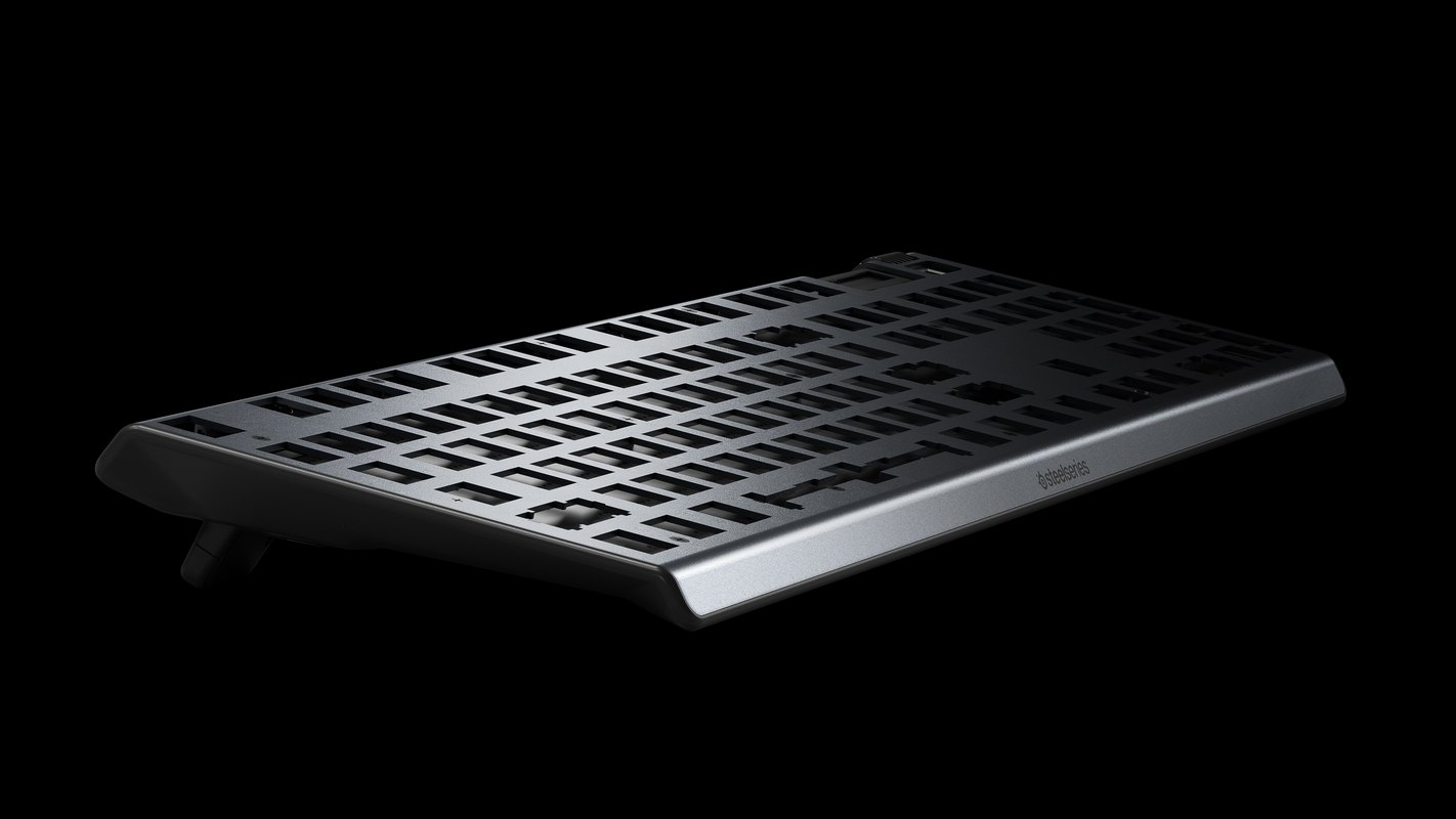 Bàn phím cơ SteelSeries APEX 5 RGB Hybrid switch Mechanical Gaming Black được thiết kế với khung kim loại cực kỳ chắc chắn